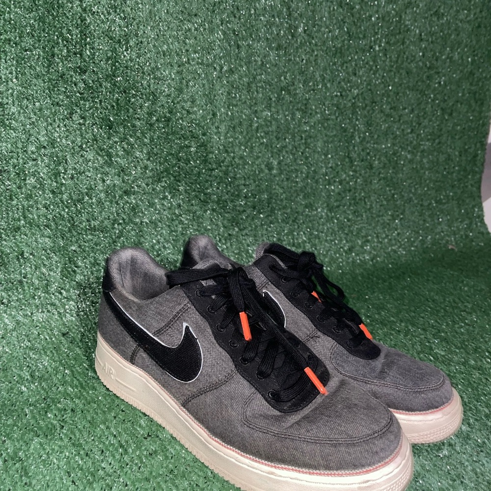 Nike Gray and Black Sneakers with White Soles